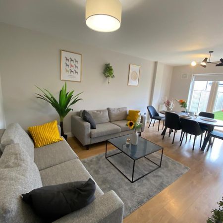 Extra Large Room In New House At Citywest Dublin Exteriör bild