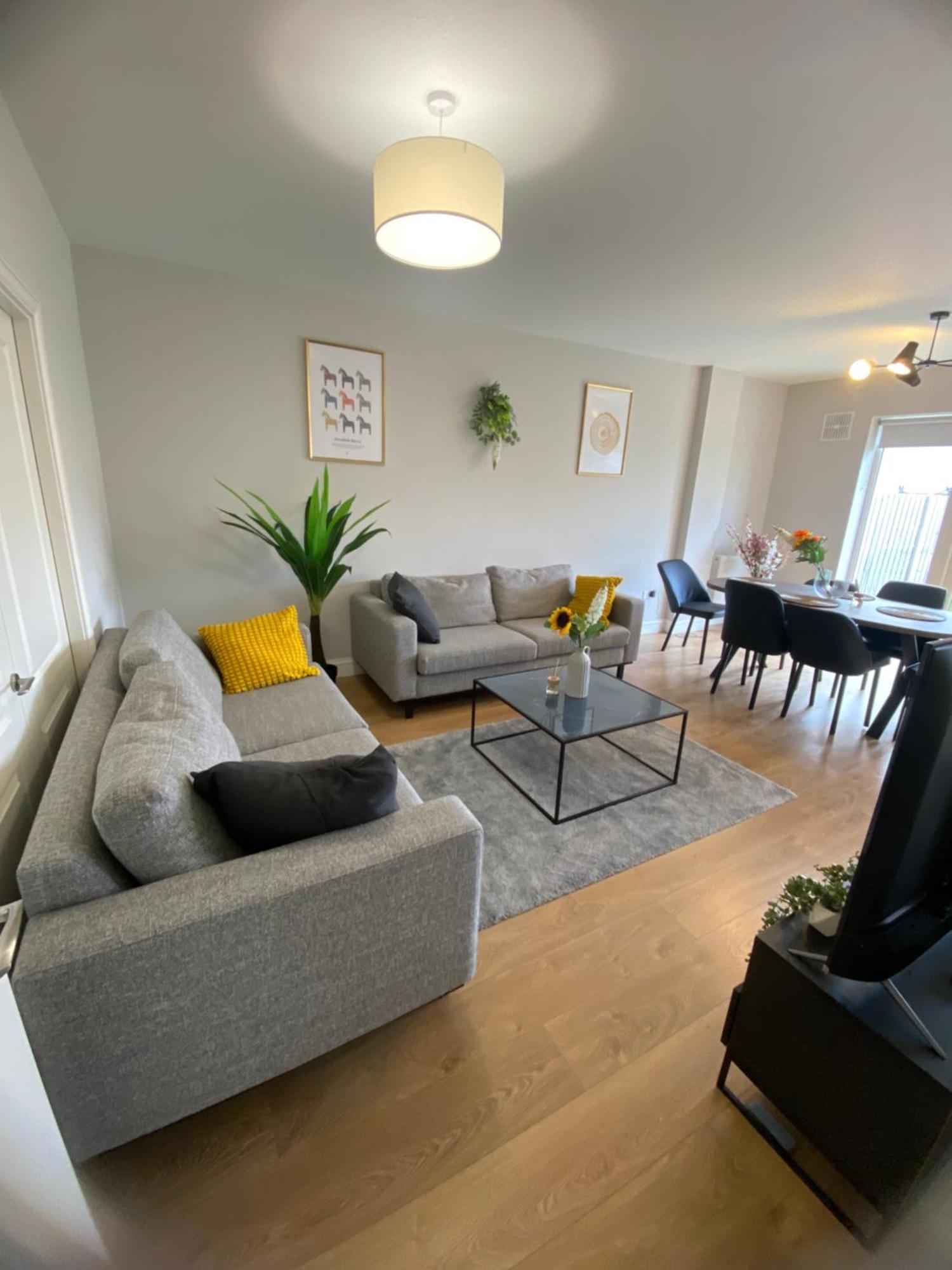 Extra Large Room In New House At Citywest Dublin Exteriör bild